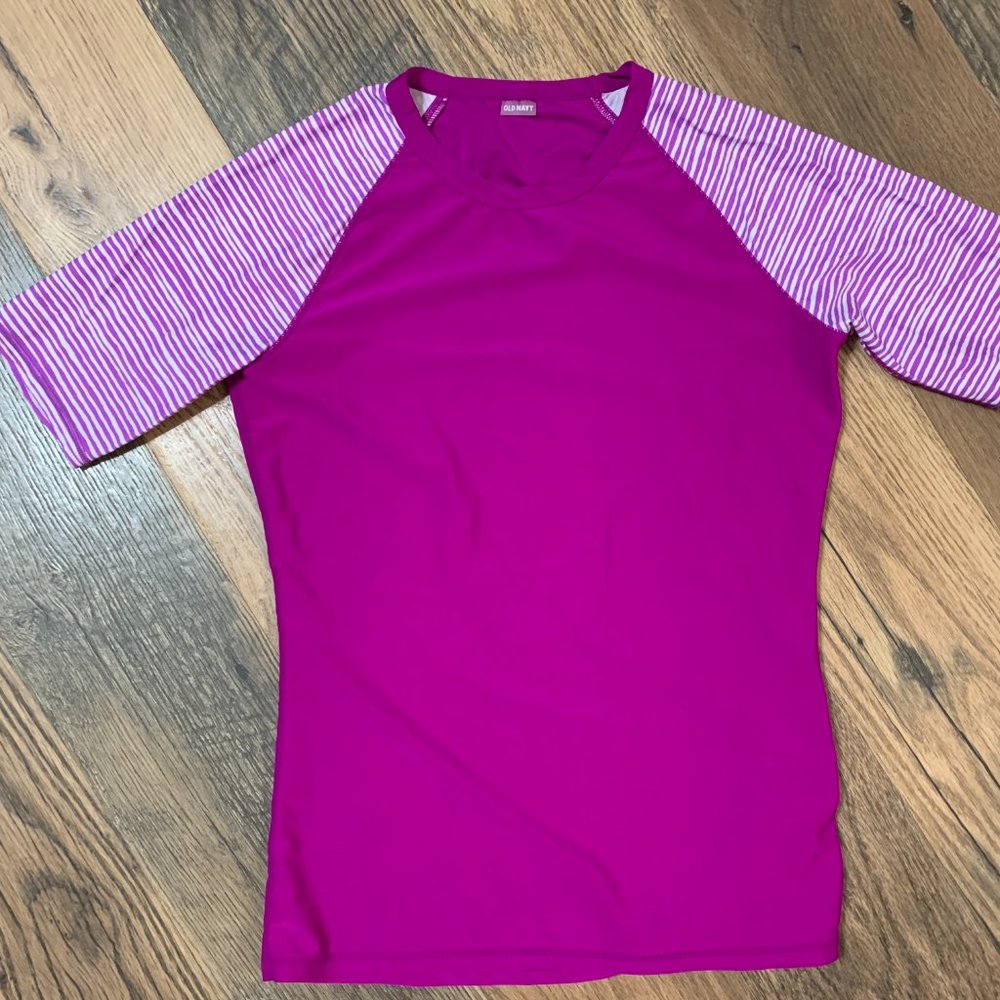 Old Navy Ladies size Medium Short Raglan Sleeve Activewear Shirt
